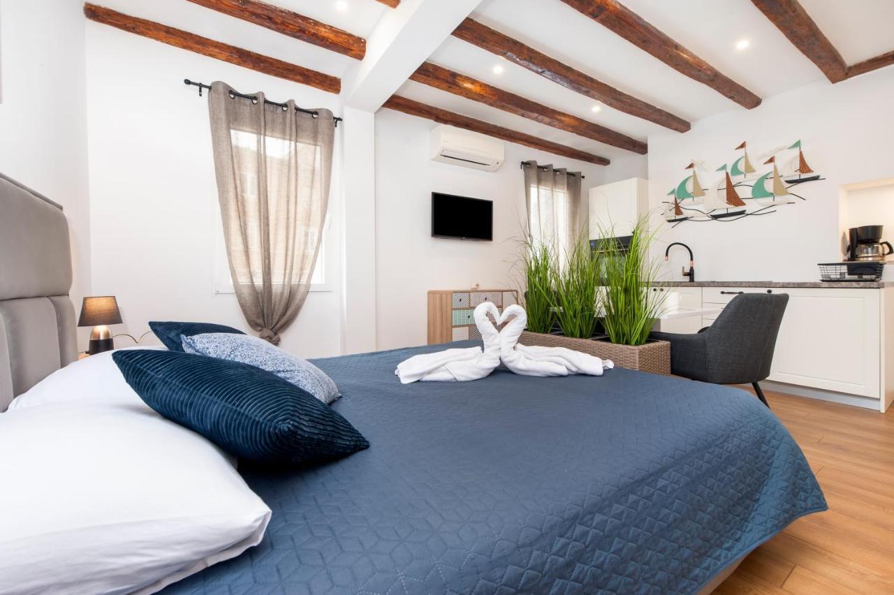 The Yellow House Apartments Rovinj Exterior foto
